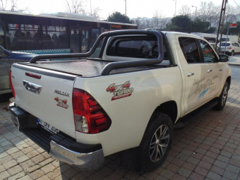Крышка алюминиевая с черной дугой Rollback/Rollbar для Toyota Hilux 2015-2023
