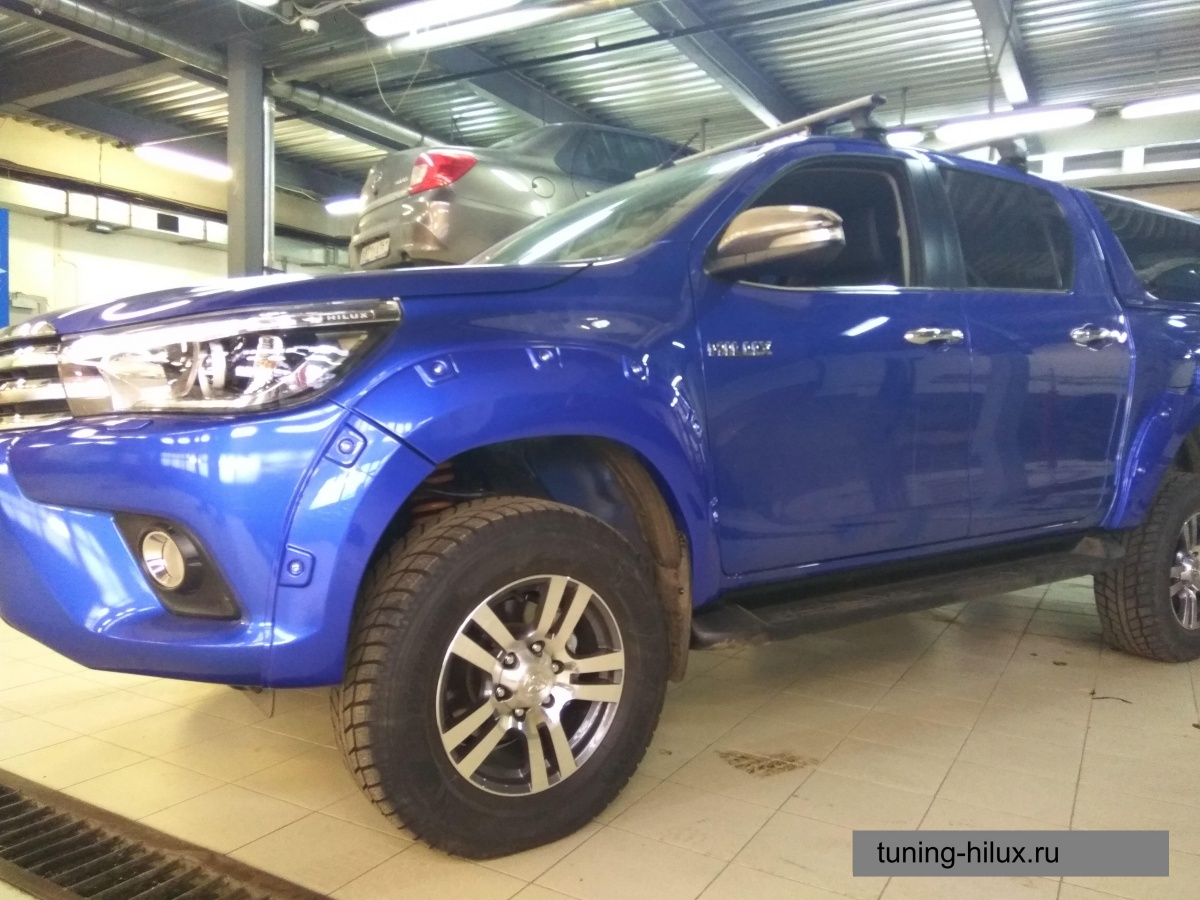 Расширители колесных арок Toyota Hilux 2015, 2016, 2017, 2018, 2019, 2020 годов