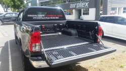 Вкладыш в кузов на борт Toyota Hilux 2015, 2016, 2017, 2018, 2019, 2020, 2021, 2022, 2023, 2024 годов