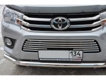Решетка радиатора 16 мм Toyota Hilux 2015, 2016, 2017, 2018 годов
