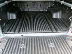 Вкладыш в кузов под борт (оригинал) Toyota Hilux 2015, 2016, 2017, 2018, 2019, 2020, 2021, 2022, 2023, 2024 годов