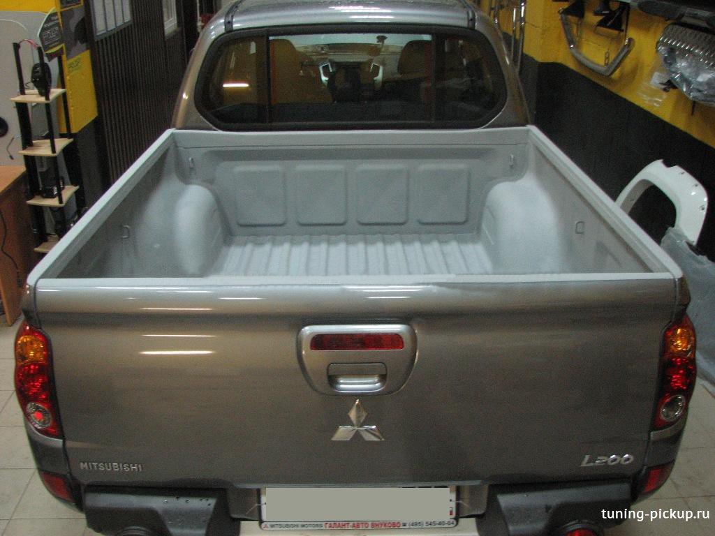 Обработка грузового отсека антигравием Toyota Hilux 2015, 2016, 2017, 2018 годов