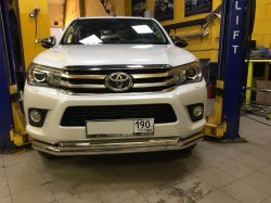 Защита переднего бампера двойная d76/60 Toyota Hilux 2015, 2016, 2017, 2018 годов