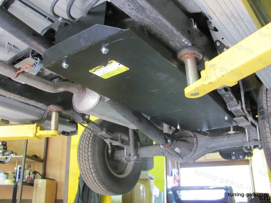 Защита бака (сталь) Toyota Hilux 2015, 2016, 2017, 2018 годов