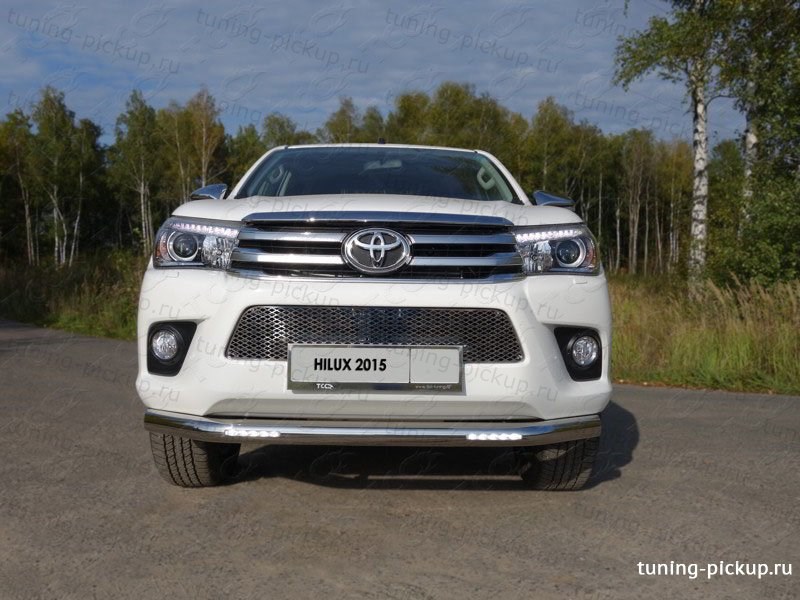 Защита передняя нижняя (с дневными ходовыми огнями) 76,1 мм. Toyota Hilux 2015, 2016, 2017, 2018 годов