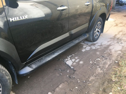 Накладки боковых дверей (черные) Toyota Hilux 2015, 2016, 2017, 2018 годов