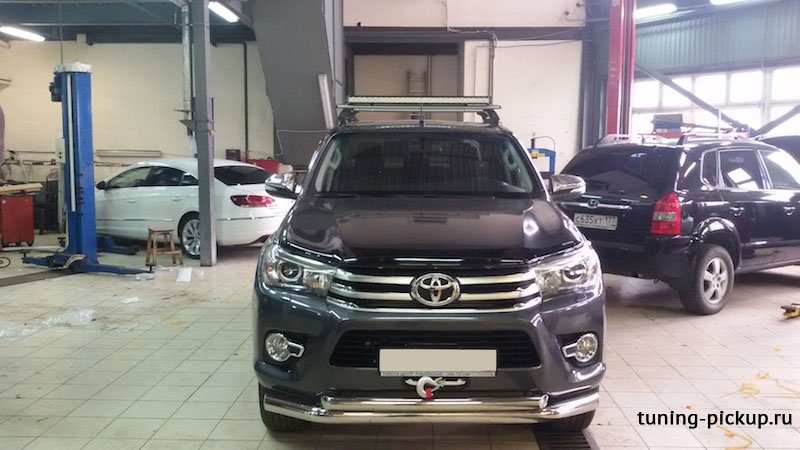 Защита переднего бампера, нижняя (двойная) 76,1/60,3 мм. Toyota Hilux 2015, 2016, 2017, 2018 годов