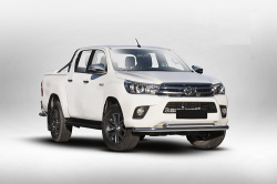 Защита переднего бампера труба d76/60 двойная Toyota Hilux 2015, 2016, 2017, 2018 годов