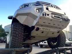 Бампер передний алюминевый (black) кроме Exclusive Toyota Hilux 2015, 2016, 2017, 2018, 2019, 2020, 2021, 2022 и 2023 годов