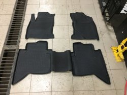 Коврики салона с  бортом 4 шт. цвет черный Toyota Hilux 2015, 2016, 2017, 2018 годов