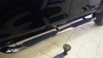 Пороги овальные с проступью Toyota Hilux 2015, 2016, 2017, 2018 годов