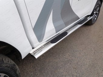 Пороги овальные с накладкой 120х60 мм Toyota Hilux 2015, 2016, 2017, 2018 годов