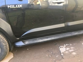 Накладки боковых дверей (черные) Toyota Hilux 2015, 2016, 2017, 2018 годов