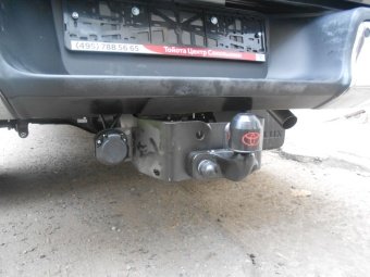 Фаркоп оригинальный фланцевый Toyota Hilux 2015, 2016, 2017, 2018 годов