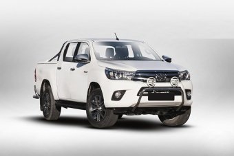 Решетка переднего бампера, мини низкая d42 для ПТФ Toyota Hilux 2015, 2016, 2017, 2018 годов
