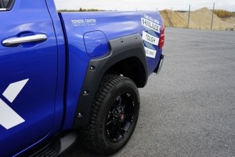 Расширители колесных арок (с фальш-болтами) Toyota Hilux 2015, 2016, 2017, 2018, 2019, 2020 годов