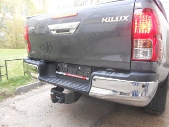 Фаркоп оригинальный фланцевый Toyota Hilux 2015, 2016, 2017, 2018 годов