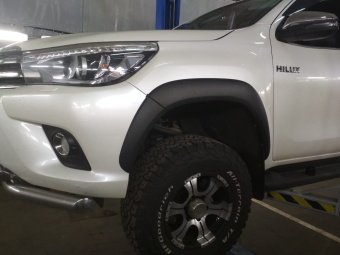 Расширители колесных арок для Exclusive (оригинал) Toyota Hilux 2015, 2016, 2017, 2018, 2019, 2020 годов