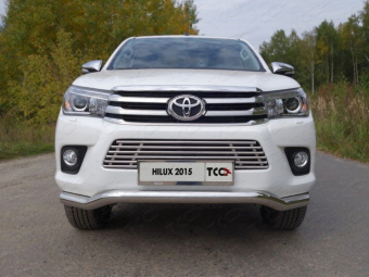 Решетка радиатора 16 мм Toyota Hilux 2015, 2016, 2017, 2018 годов