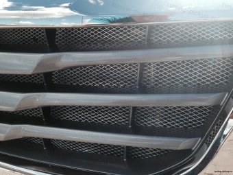 Декоративно-защитная сетка радиатора TOYOTA HILUX от мошкары, камней, прочего мусора на дорогах. Toyota Hilux 2015, 2016, 2017, 2018 годов