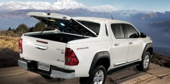 Крышка Maxcover, со спойлером для Toyota Hilux 2015-2023