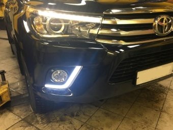Дневные (неоновые) ходовые огни Toyota Hilux 2015, 2016, 2017, 2018 годов