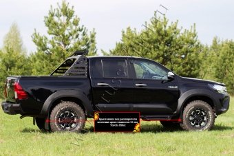 Брызговики под расширители колесных арок с выносом 25  Toyota Hilux 2015, 2016, 2017, 2018 годов