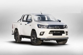 Защита переднего бампера труба d76 Toyota Hilux 2015, 2016, 2017, 2018 годов