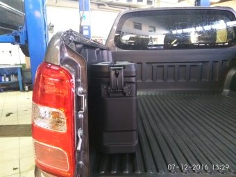 Боковой бокс в кузов Toyota Hilux 2015, 2016, 2017, 2018 годов