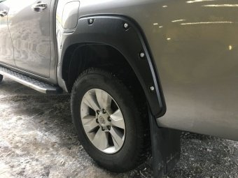 Расширители колесных арок Toyota Hilux 2015, 2016, 2017, 2018, 2019, 2020 годов