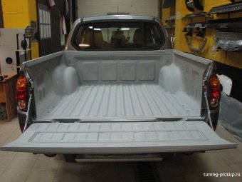 Обработка грузового отсека антигравием Toyota Hilux 2015, 2016, 2017, 2018 годов