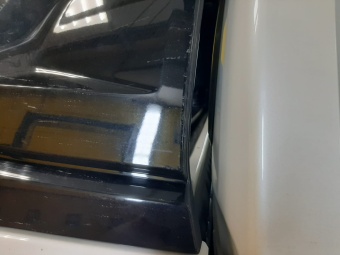 Крышка роликовая (черная) под спойлер в комплектации Adventure для Toyota Hilux 2015-2023