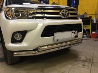 Защита переднего бампера двойная d76/60 Toyota Hilux 2015, 2016, 2017, 2018 годов