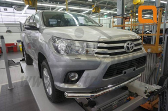Защита переднего бампера одинарная d76 Toyota Hilux 2015, 2016, 2017, 2018 годов