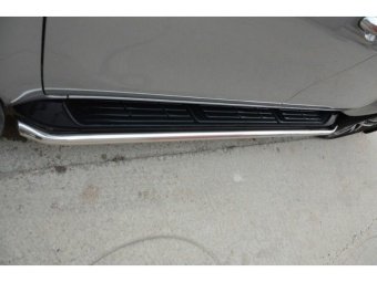 Защита оригинальных порогов 42 мм. Toyota Hilux 2015, 2016, 2017, 2018 годов