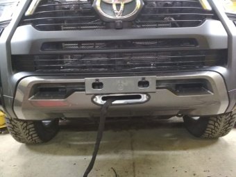 Площадка под лебёдку в штатный бампер 2020+ Toyota Hilux 2015, 2016, 2017, 2018 годов
