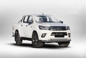 Защита переднего бампера труба d76/60 двойная Toyota Hilux 2015, 2016, 2017, 2018 годов
