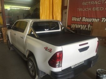 Крышка Roll-N-Lock (США) для Toyota Hilux 2015-2023