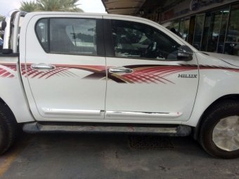 Накладки боковых дверей (хром)  Toyota Hilux 2015, 2016, 2017, 2018 годов